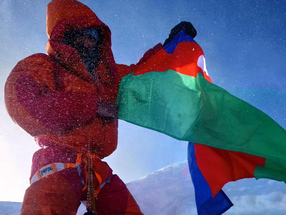 Исрафил Ашурлы посвятил восхождение на Лхоцзе погибшим азербайджанским альпинистам