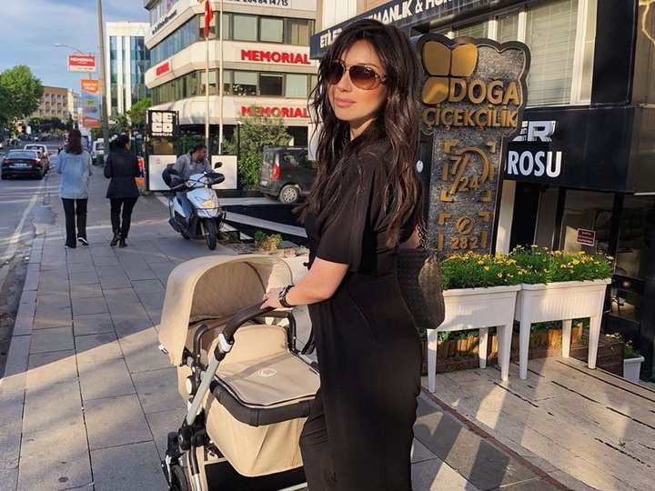 Ставшая в третий раз мамой Сафура Алиева показала в Сети первый снимок с новорожденным сыном - ФОТО