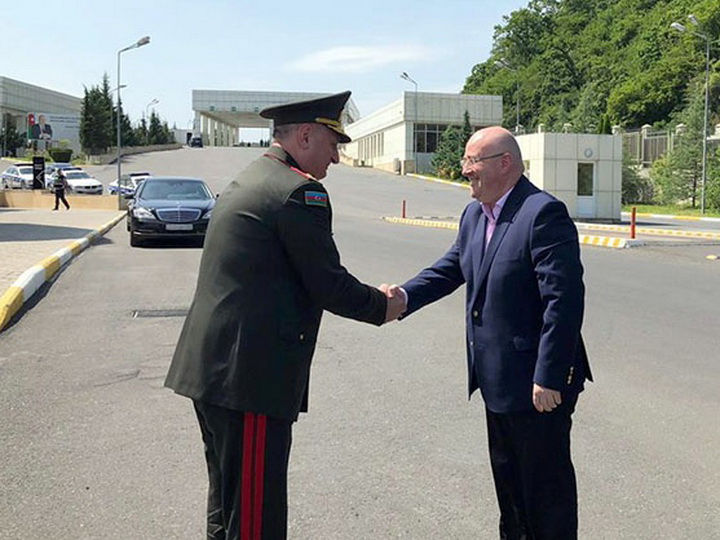 Начался визит министра обороны Грузии в Азербайджан