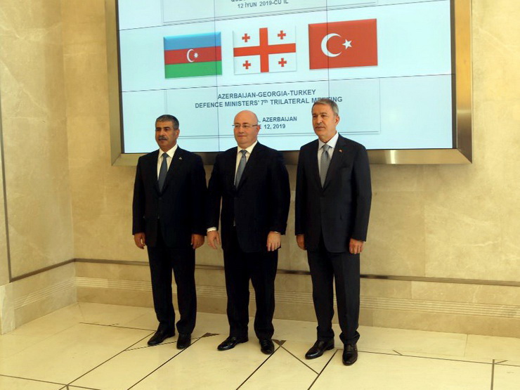 В Габале проходит трехсторонняя встреча министров обороны Азербайджана, Турции и Грузии – ФОТО