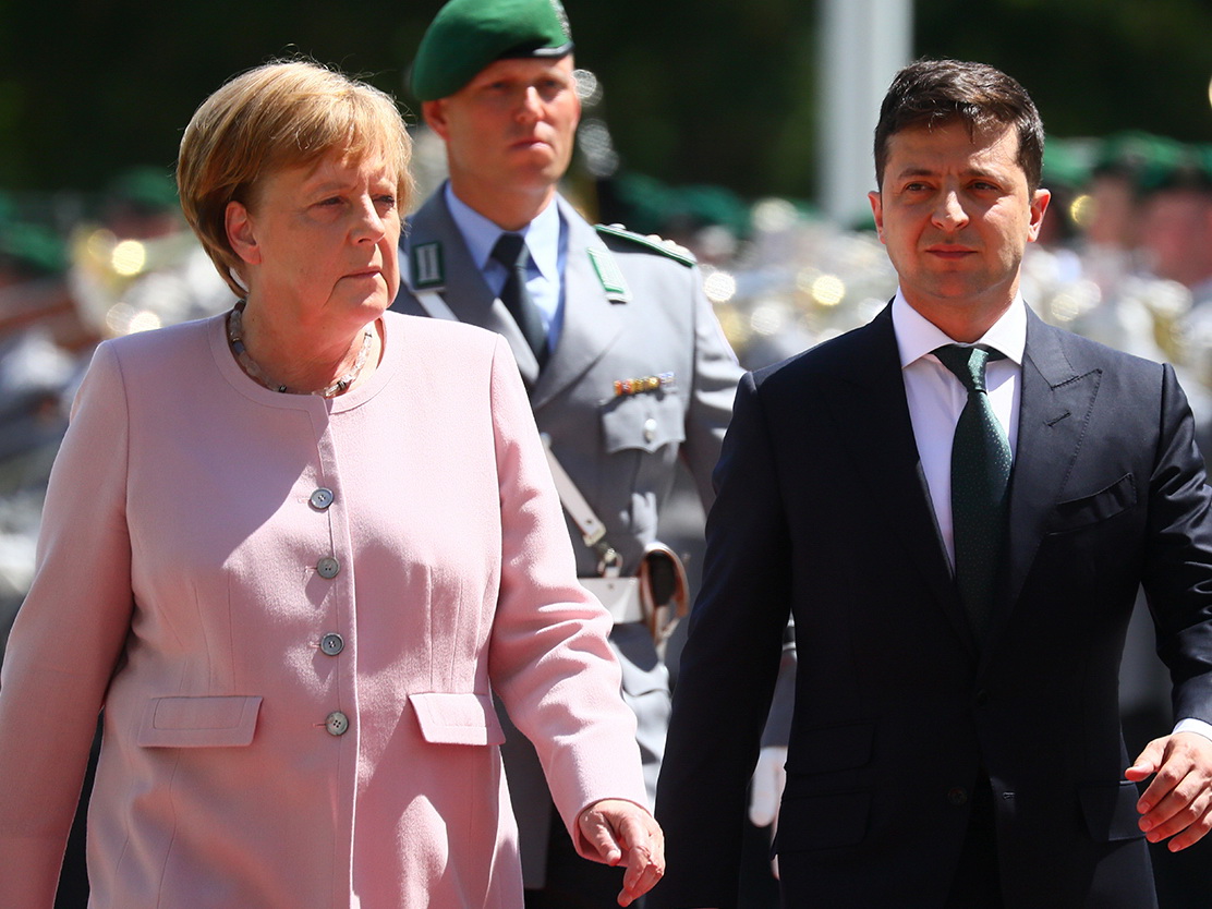 Меркель стало плохо на встрече с Зеленским - ВИДЕО