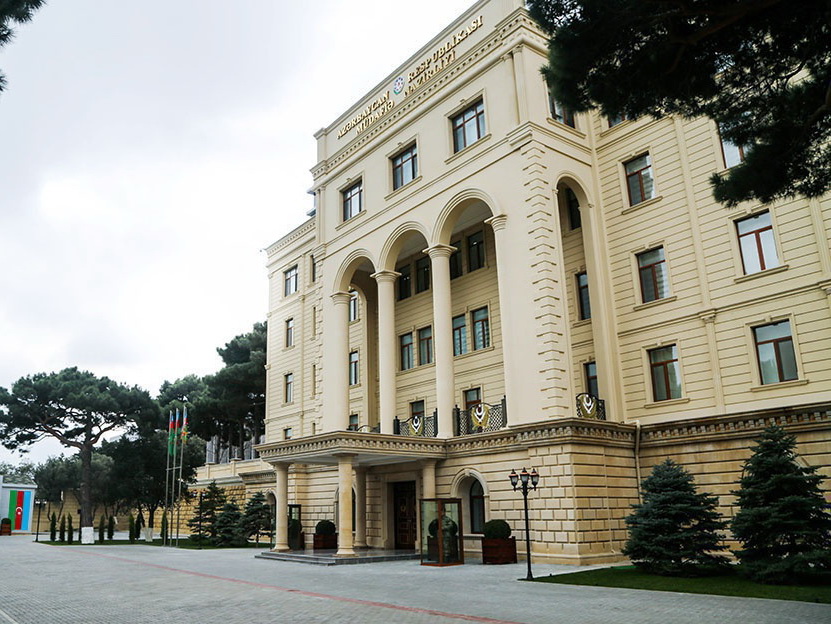 Минобороны Азербайджана расследует инцидент с попаданием учебного снаряда в жилой дом в ходе учений