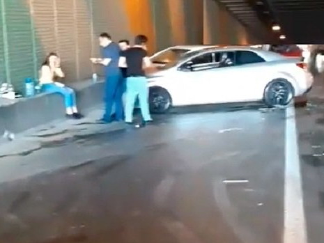 В Баку в туннеле столкнулись два автомобиля, пострадала девушка – ФОТО – ВИДЕО