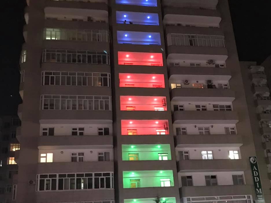 Самый патриотичный дом в Баку - ФОТОФАКТ