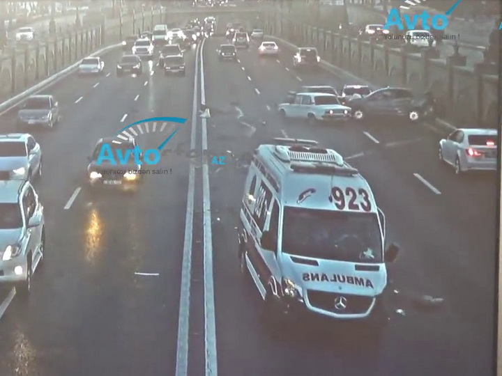 «Встречка»: В Баку водитель «Скорой помощи» спровоцировал тяжелое ДТП – ВИДЕО