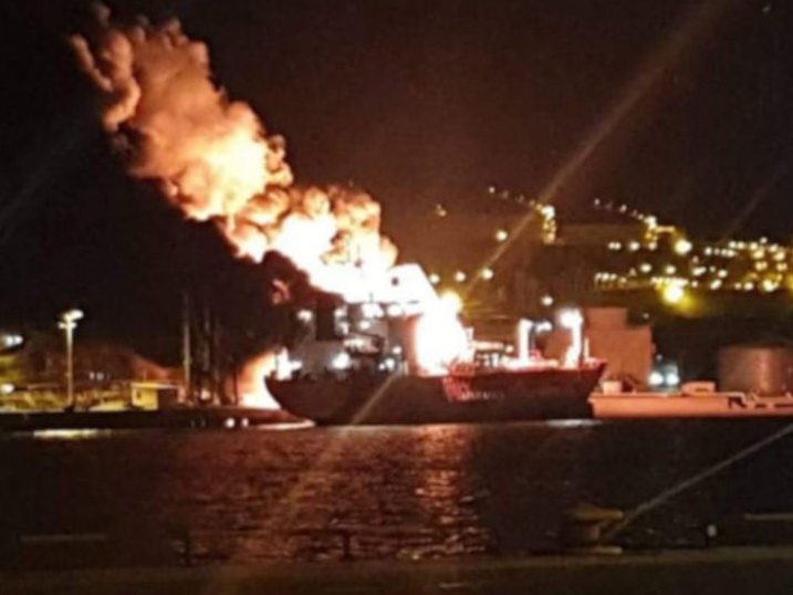 На танкере в порту Petkim в Измире произошел взрыв: есть погибший и раненые – ФОТО