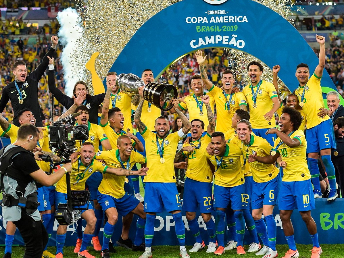 Сборная кубок по футболу. Бразилия копа Америка 2019. Кубок Америки по футболу 2019. Бразилия выиграла Кубок Америки. Сборная Бразилии по футболу.