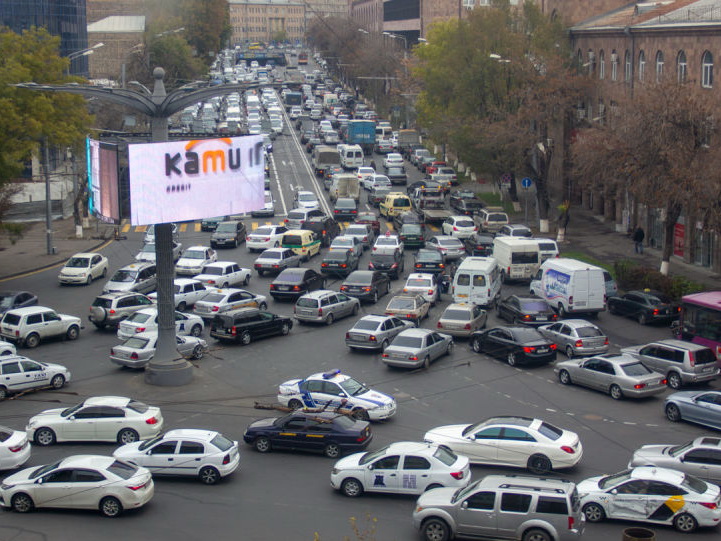 Из-за «блэкаута» в Ереване не работают многие светофоры