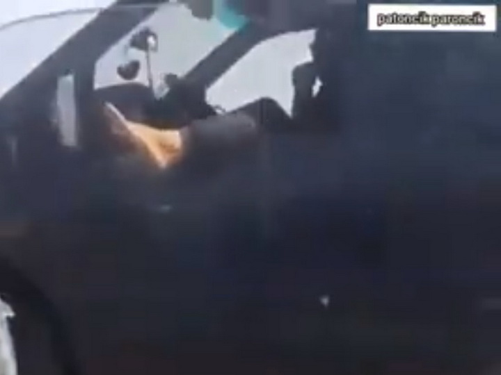 Высунувший ногу в окно водитель микроавтобуса арестован – ВИДЕО – ОБНОВЛЕНО