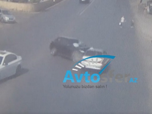 Как в Баку таранят машины, водители которых едут по правилам – ВИДЕОФАКТ