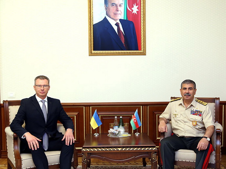 Министр обороны Азербайджана встретился с послом Украины - ФОТО
