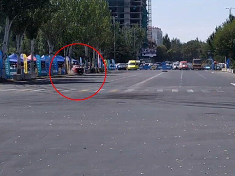 Автомобиль влетел в зрителей на чемпионате по дрифту в Бишкеке - ВИДЕО