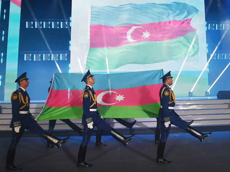 Ильхам Алиев и Мехрибан Алиева принимают участие в церемонии торжественного открытия XV Европейского юношеского летнего олимпийского фестиваля - ФОТО