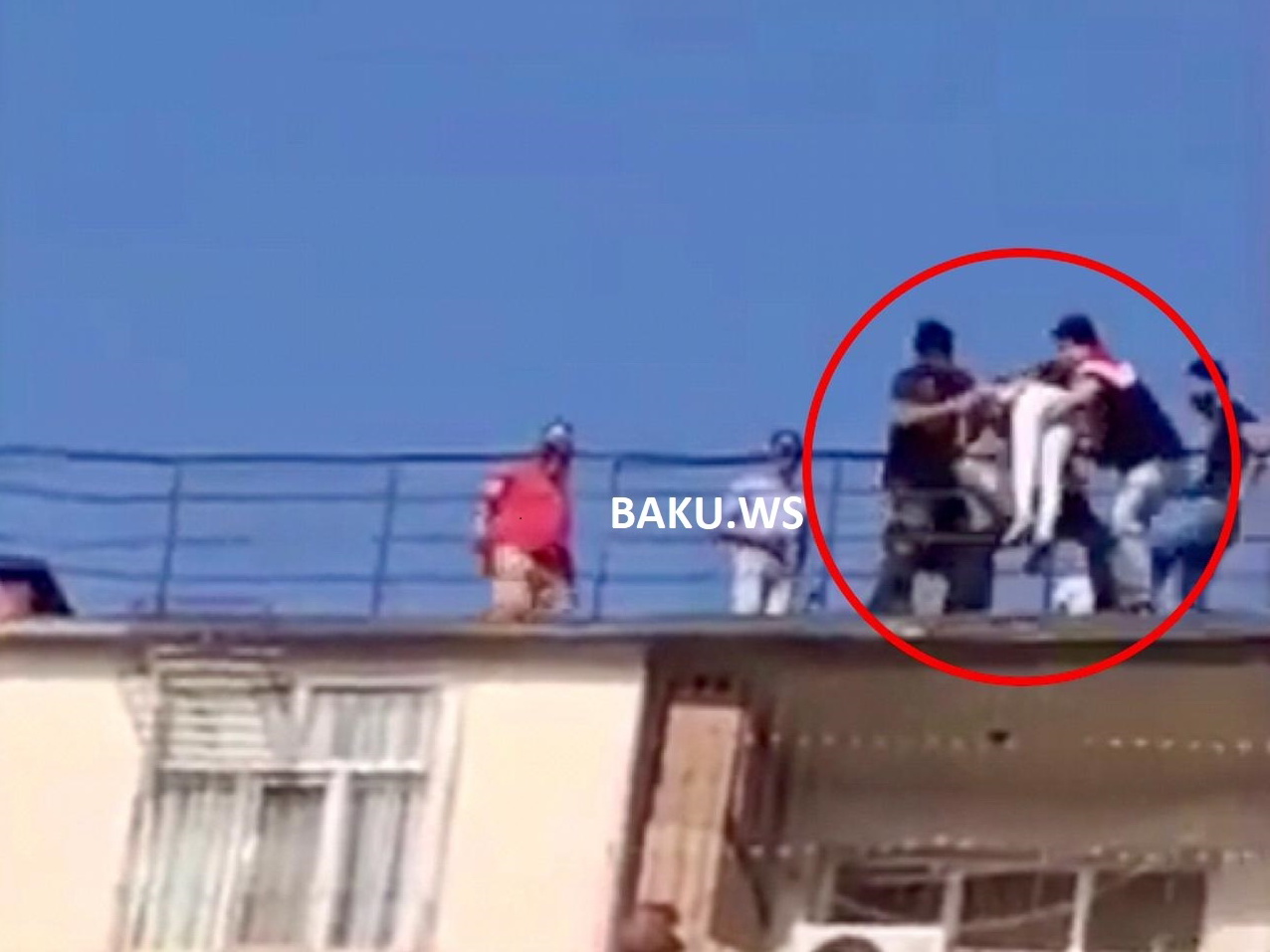 Özünü binadan atmaq istəyən gənc qızın intihar səbəbi – VİDEO
