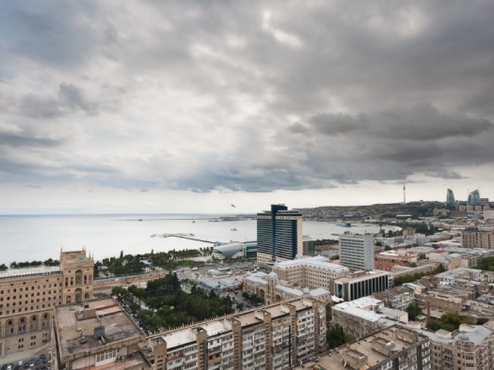В воскресенье в Баку пасмурно, но без осадков 
