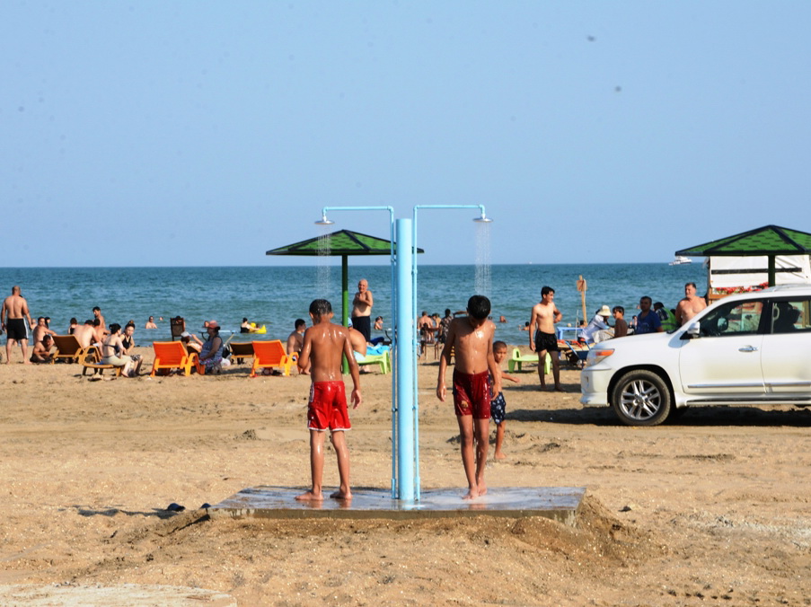 По инициативе Лейлы Алиевой в Баку создаются общественные пляжи - ФОТО