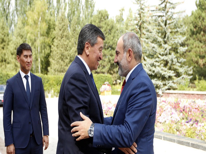 Paşinyan Qırğızıstan prezidenti ilə görüşüb