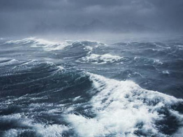 В Каспийском море высота волн достигала 5,8 метра