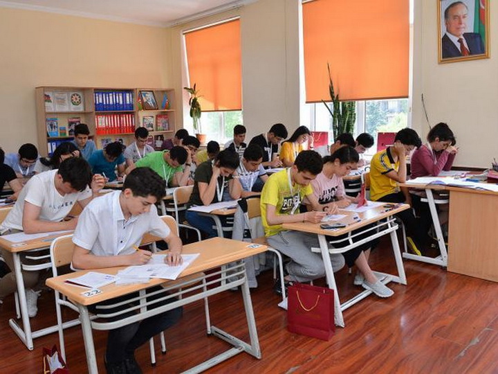 В Азербайджане стартует электронный процесс перевода школьников