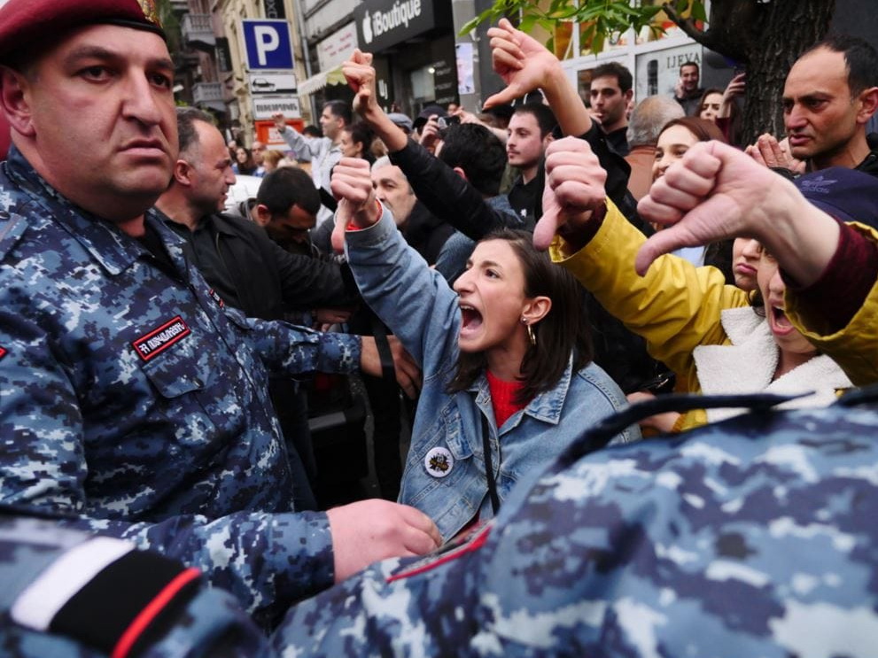 Радикализация Армении: о том, почему Пашиняну выгодно нагнетать обстановку