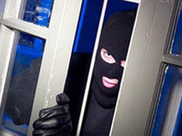 В России подростки попытались ограбить азербайджанского бизнесмена, ворвавшись в масках в его квартиру
