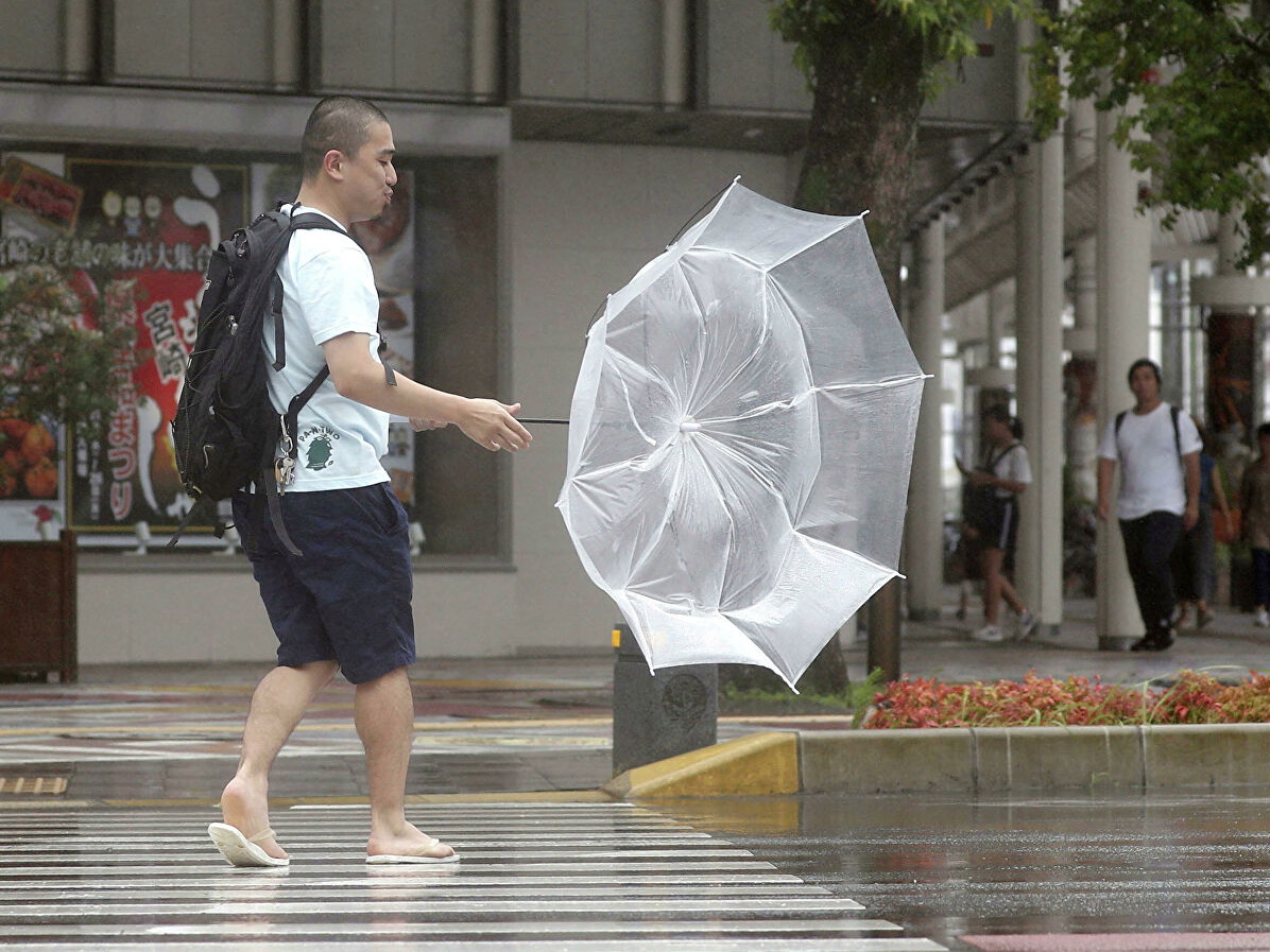 Число пострадавших при тайфуне в Японии возросло до 40 человек