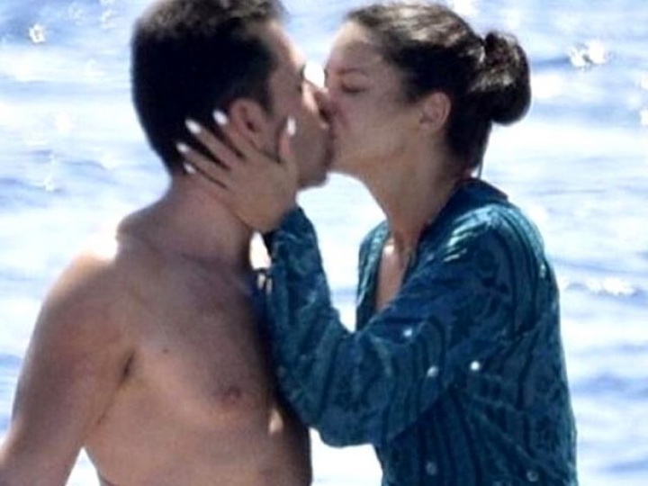 Папарацци засняли Адриану Лиму, целующейся с турецким олигархом на пляже - ФОТО