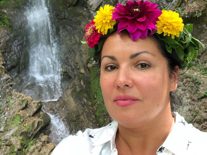 Анна Нетребко спела у водопада «7 красавиц» в Габале - ФОТО - ВИДЕО