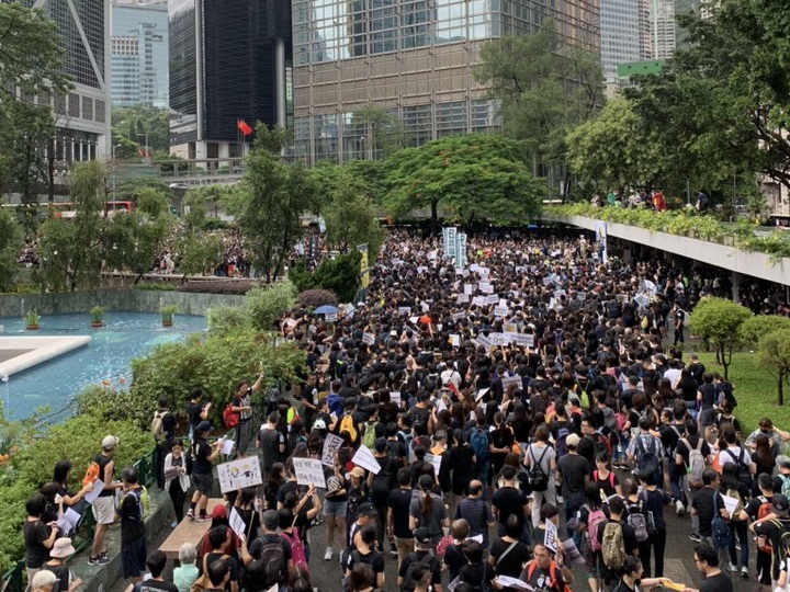 Гонконгские учителя устроили массовую антиправительственную акцию - ФОТО