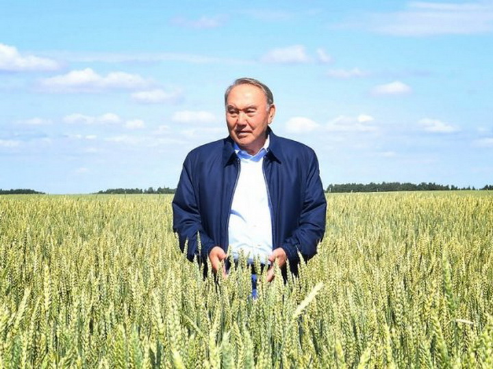 Nazarbayev öz mahnısı üçün klip çəkdirib - VİDEO