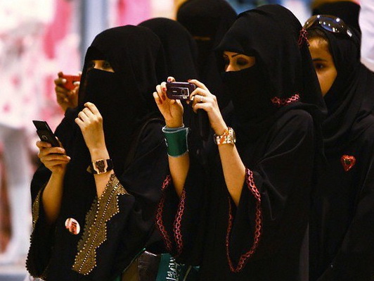 Саудовским женщинам разрешили путешествовать без опекунов