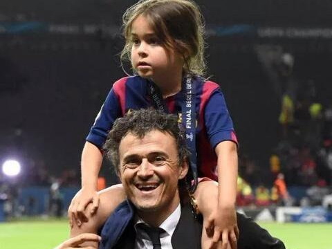 «Барселона» начала тренировку с минуты молчания в память о дочери Энрике - ВИДЕО