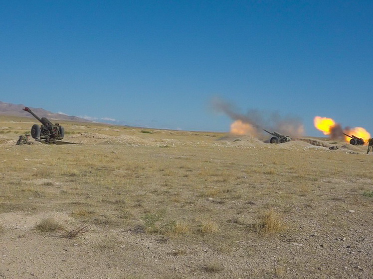 Вооруженные силы Азербайджана проводят командно-штабные учения с боевыми стрельбами - ВИДЕО