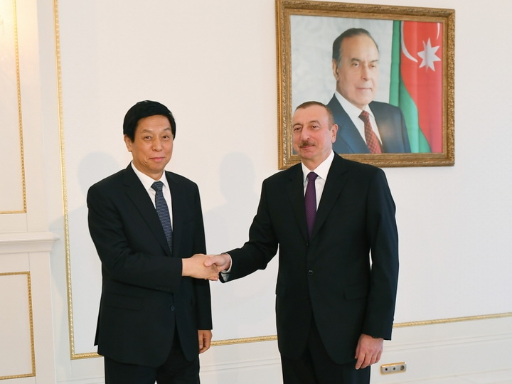 Президент Ильхам Алиев принял делегацию во главе с председателем Постоянного комитета Всекитайского собрания народных представителей