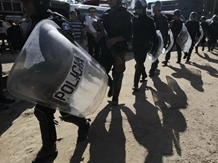 В Гватемале заключенные сбежали из полицейского изолятора