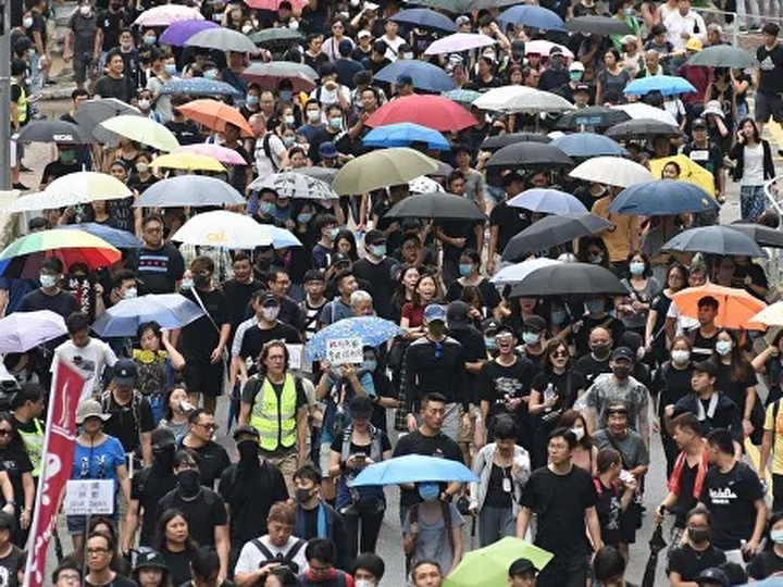 Полиция Гонконга применила слезоточивый газ для разгона протестующих