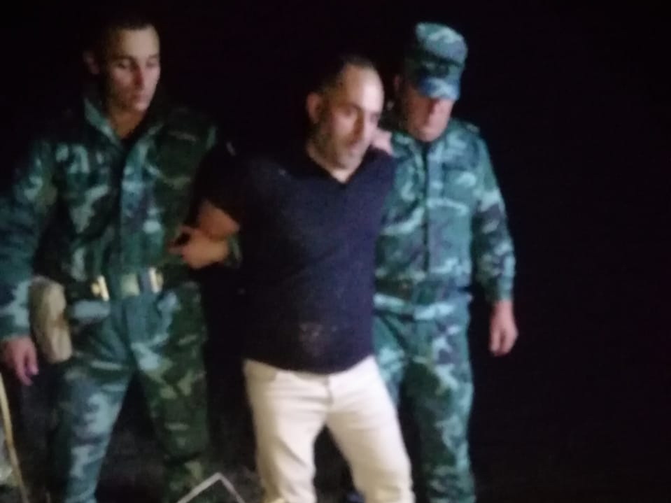 Инцидент на границе: Азербайджанский пограничник получил удар ножом, но задержал контрабандиста - ФОТО