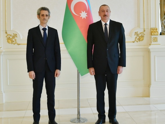 Президент Ильхам Алиев принял верительные грамоты новоназначенного посла Франции в Азербайджане - ФОТО