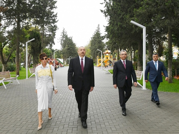 İlham Əliyev Atatürk prospektində yerləşən parkda yaradılan şəraitlə tanış olub - FOTO - YENİLƏNİB