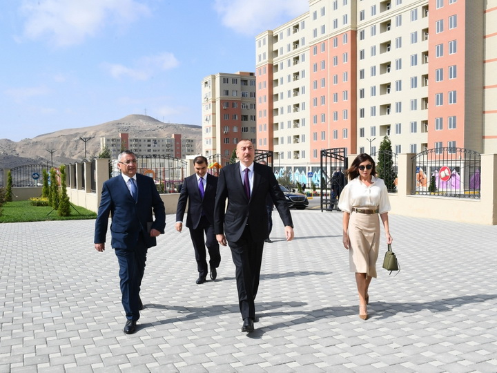 Ильхам Алиев принял участие в открытии жилого комплекса «Гобу Парк-2», возведенного для вынужденных переселенцев - ФОТО
