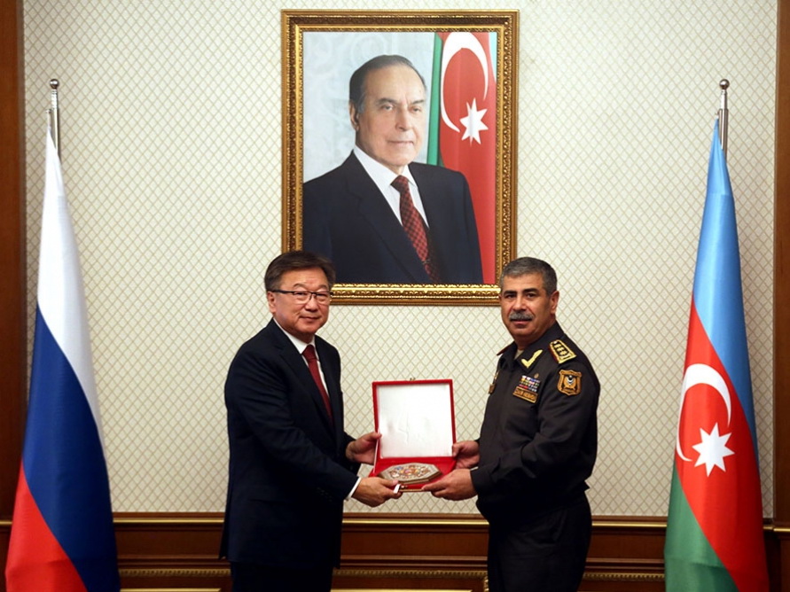 Министр обороны Азербайджана встретился с главным военным прокурором России