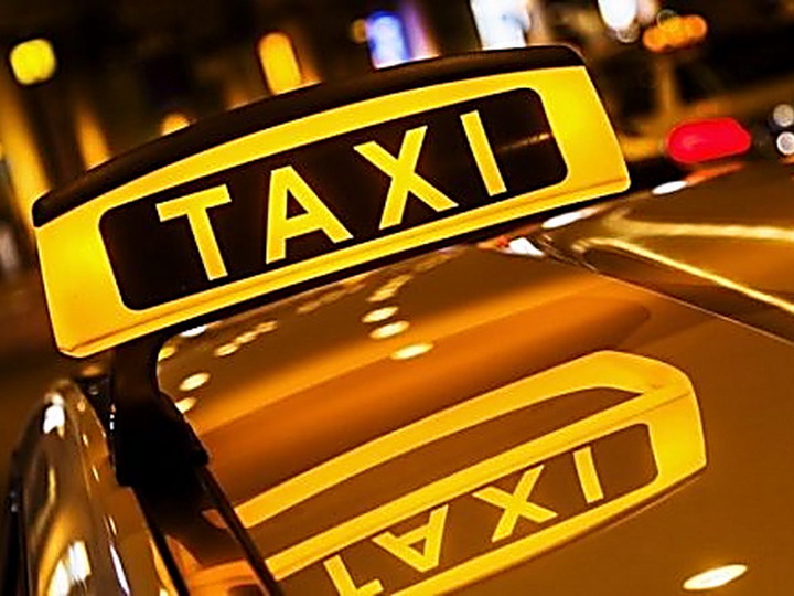 В Баку таксист напал на женщину