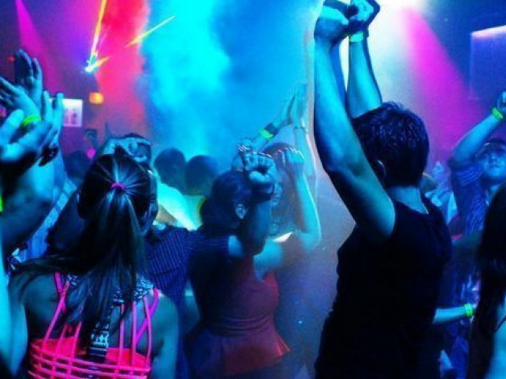В ночном клубе в Баку девушки подрались из-за клиента