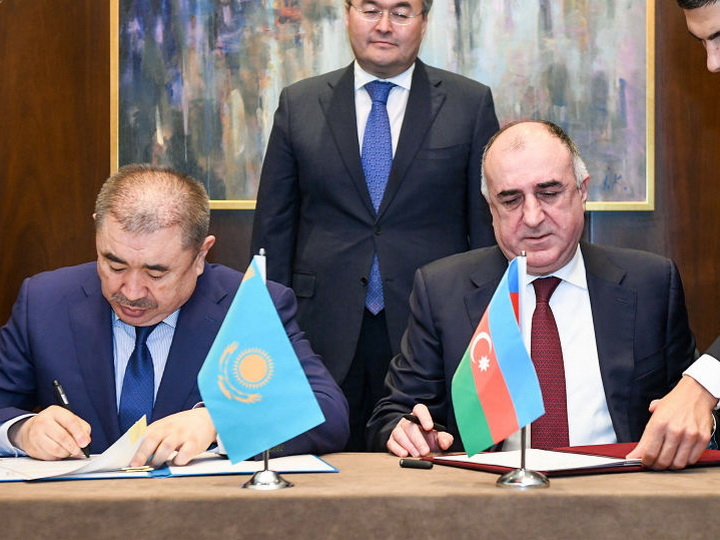 Баку и Астана договорились о продлении безвизового режима