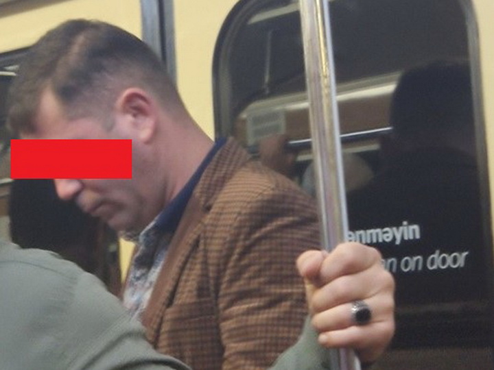 «Ущипнул за ягодицу в метро»: в сосцетях распространяется фотография мужчины, домогающегося женщин - ФОТО