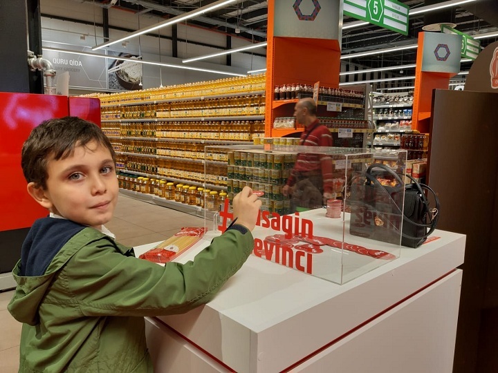 “Bravo” supermarketlər şəbəkəsində “Avrora” şirkətinin “Uşaqlara sevinc bəxş et” adlı aksiya – FOTO