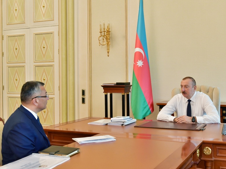 Президент Ильхам Алиев принял главу Госкомитета по делам беженцев и вынужденных переселенцев - ФОТО