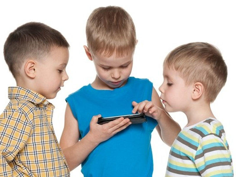 Mobil telefon uşaqların diqqətini və yaddaşını zəiflədir