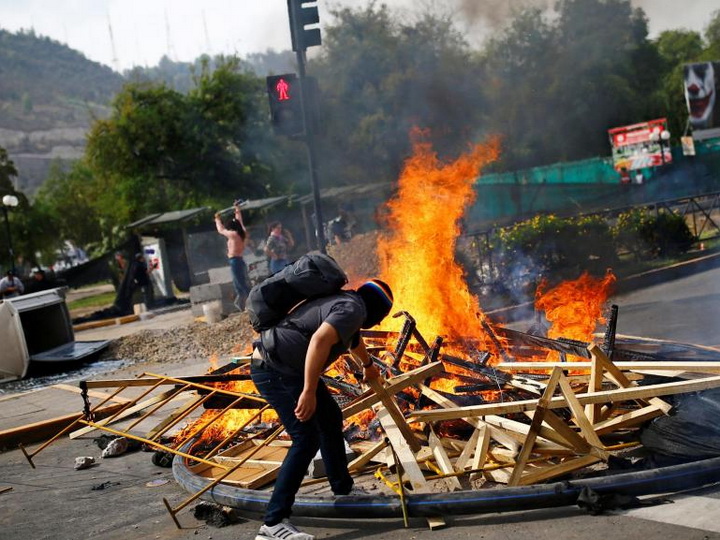 В Чили четыре человека погибли в ходе беспорядков