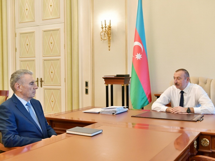 Президент Ильхам Алиев принял заместителя премьер-министра Али Гасанова в связи с поданным им заявлением об освобождении от должности - ВИДЕО